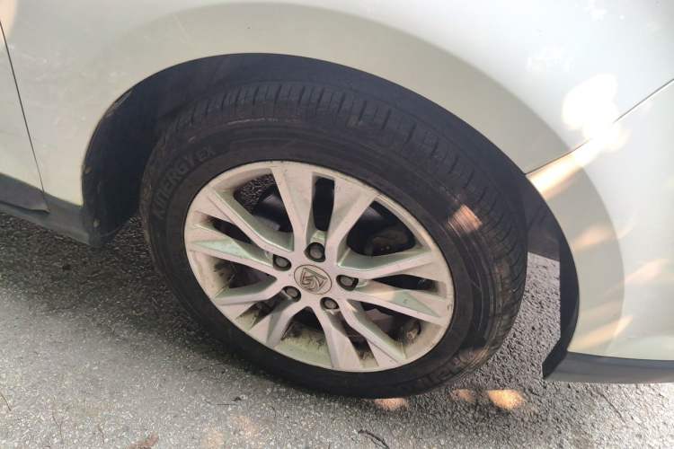 Used Baojun 730 2016 1.5L Manual Comfort Version 7 Seats China V Emission Standard Right Front Wheel Hub