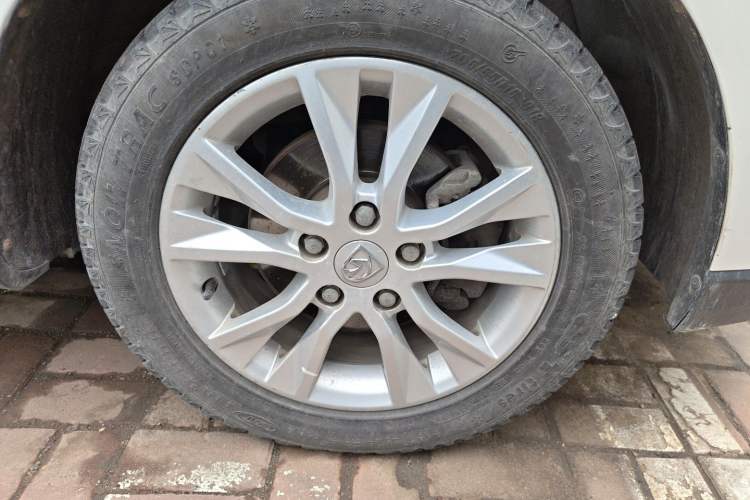 Used Baojun 730 2016 1.5L Manual Comfort Version 7 Seats China V Emission Standard Right Front Wheel Hub
