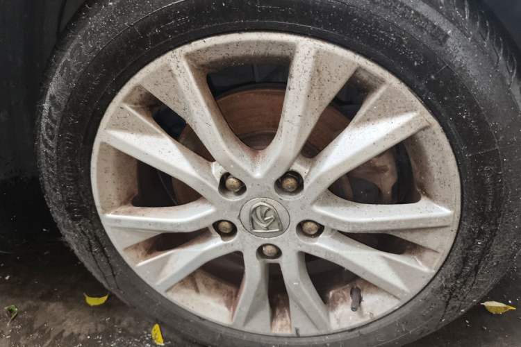 Used Baojun 730 2016 1.5T Manual Comfort Version 7 Seats Right Front Wheel Hub