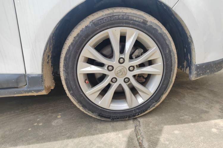 Used Baojun 730 2016 1.5L Manual Comfort Version 7 Seats China V Emission Standard Right Front Wheel Hub