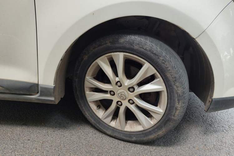 Used Baojun 730 2016 1.5L Manual Comfort Version 7 Seats China V Emission Standard Right Front Wheel Hub