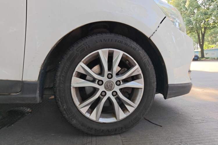 Used Baojun 730 2016 1.8L Manual Luxury Edition 7 Seats Right Front Wheel Hub