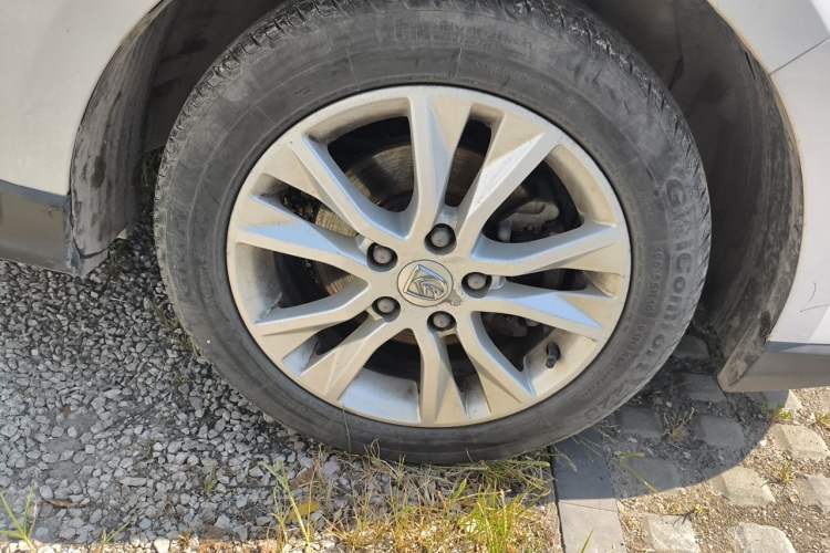 Used Baojun 730 2016 1.5L Manual Comfort Version 7 Seats China V Emission Standard Right Front Wheel Hub