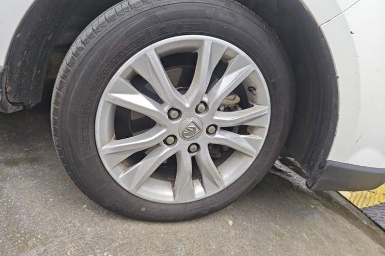 Used Baojun 730 2016 1.5L Manual Luxury Edition 7 Seats Right Front Wheel Hub