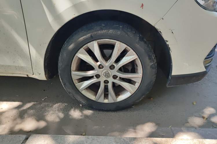 Used Baojun 730 2016 1.5L Manual Standard Version 7 Seats Right Front Wheel Hub