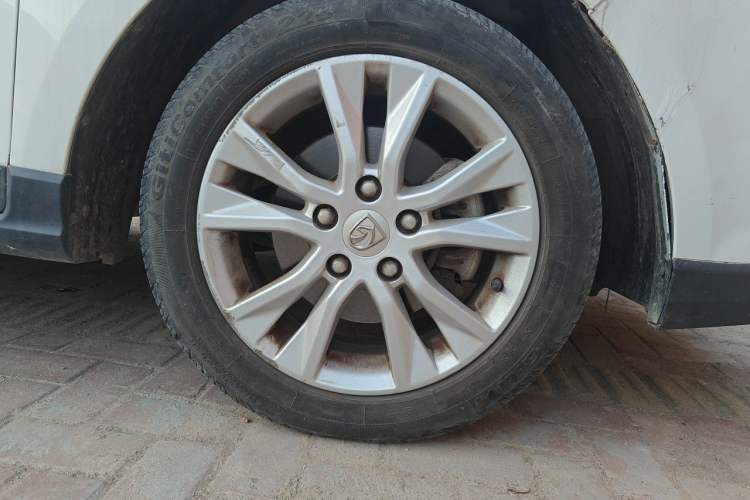 Used Baojun 730 2016 1.5L Manual Comfort Version 7 Seats China V Emission Standard Right Front Wheel Hub