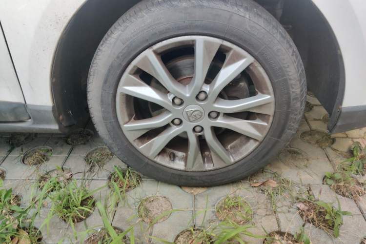 Used Baojun 730 2016 1.5L Manual Comfort Version 7 Seats China V Emission Standard Right Front Wheel Hub