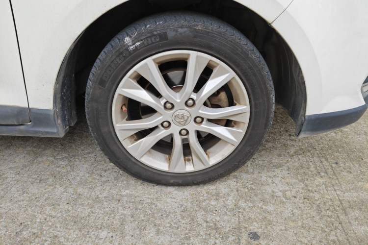 Used Baojun 730 2016 1.5L Manual Comfort Version 7 Seats China V Emission Standard Right Front Wheel Hub