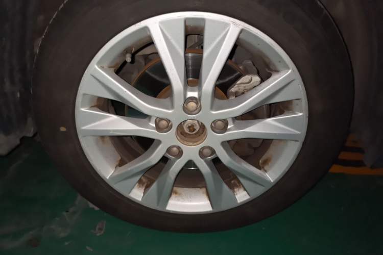 Used Baojun 730 2016 1.5L Manual Luxury Edition 7 Seats Right Front Wheel Hub