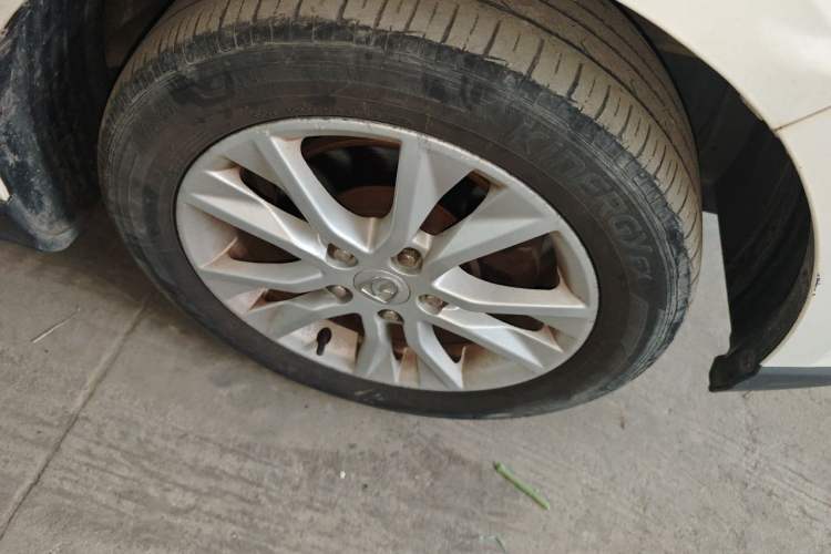Used Baojun 730 2016 1.5L Manual Comfort Version 7 Seats China V Emission Standard Right Front Wheel Hub