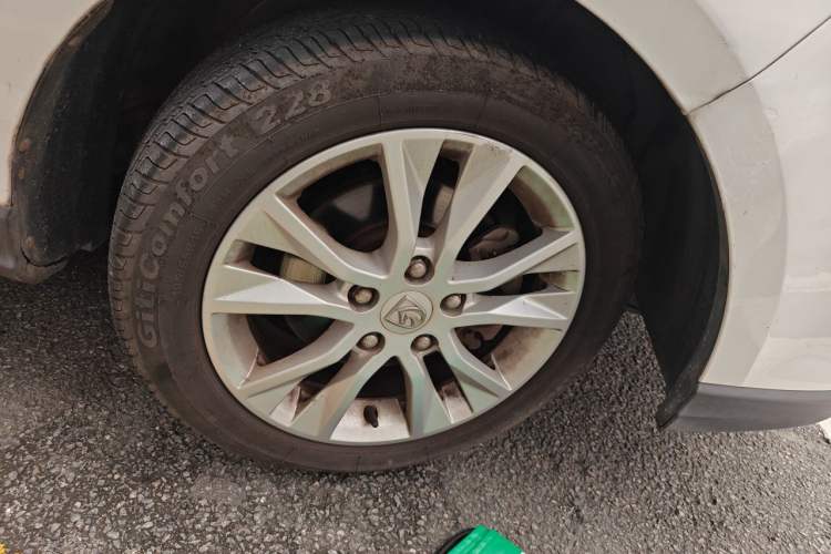 Used Baojun 730 2016 1.5L Manual Comfort Version 7 Seats China V Emission Standard Right Front Wheel Hub