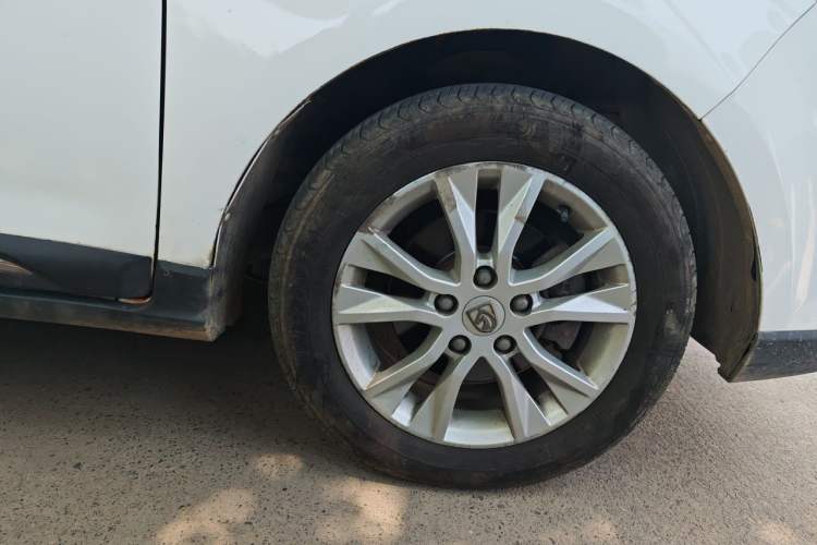 Used Baojun 730 2016 1.5L Manual Comfort Version 7 Seats China V Emission Standard Right Front Wheel Hub