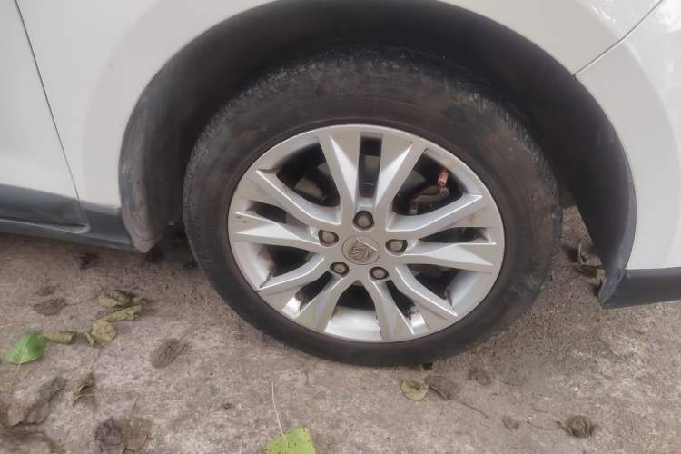 Used Baojun 730 2016 1.5L Manual Comfort Version 7 Seats China V Emission Standard Right Front Wheel Hub