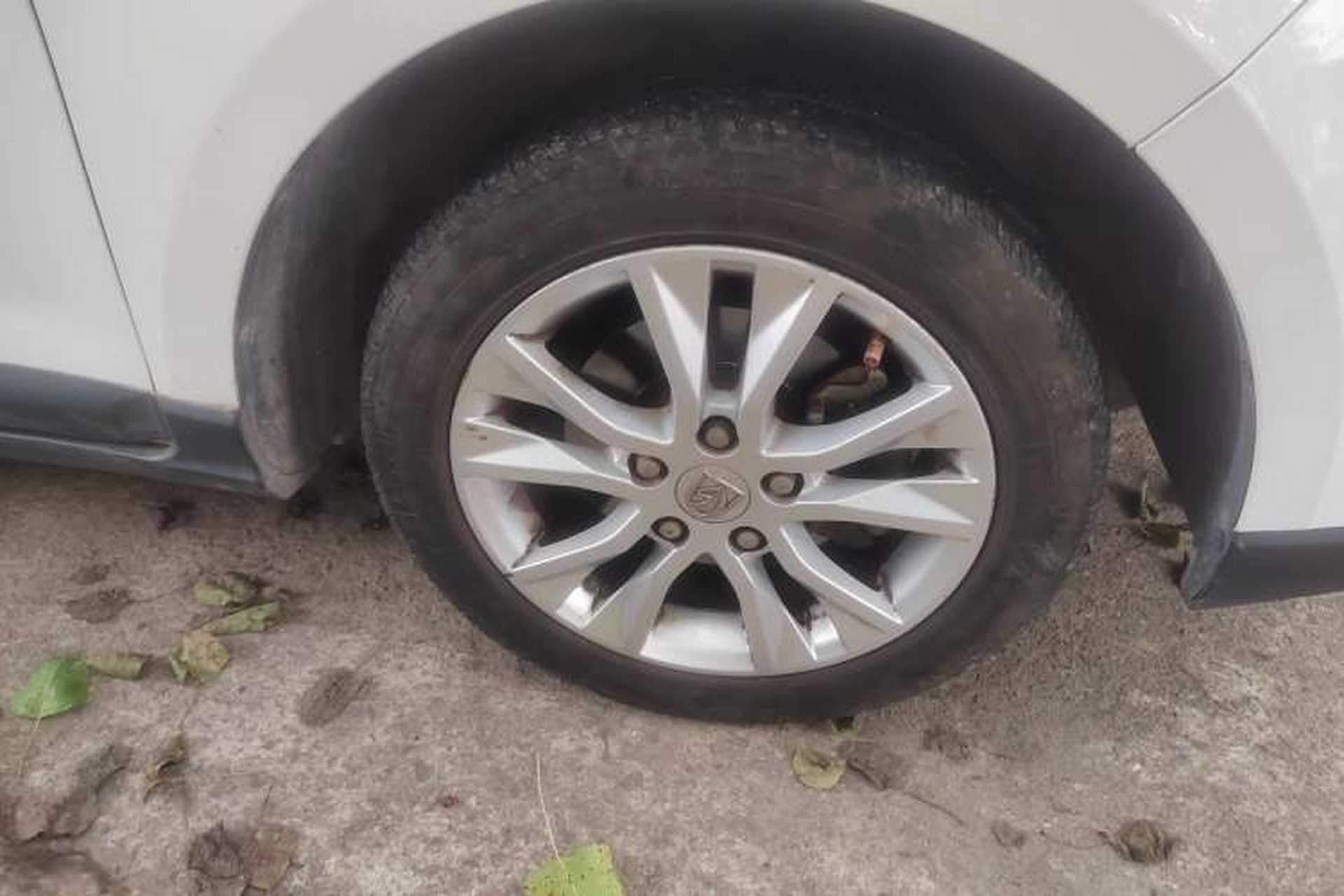 Used Baojun 730 2016 1.5L Manual Comfort Version 7 Seats China V Emission Standard Right Front Wheel Hub