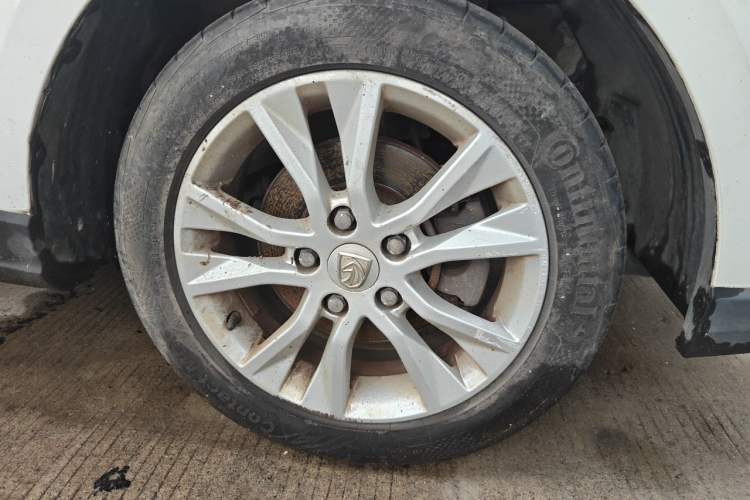 Used Baojun 730 2016 1.5L Manual Comfort Version 7 Seats China V Emission Standard Right Front Wheel Hub