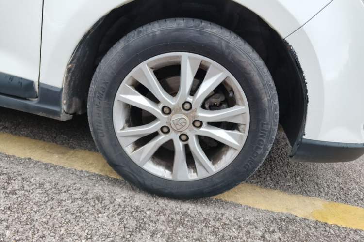 Used Baojun 730 2016 1.8L iAMT Luxury Model 7 Seats Right Front Wheel Hub