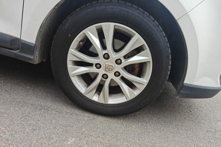 Used Baojun 730 2016 1.8L iAMT Comfort Version 7 Seats Right Front Wheel Hub