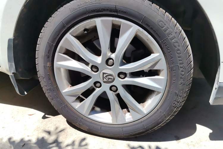 Used Baojun 730 2016 1.5L Manual Standard Version 5 Seats Right Front Wheel Hub