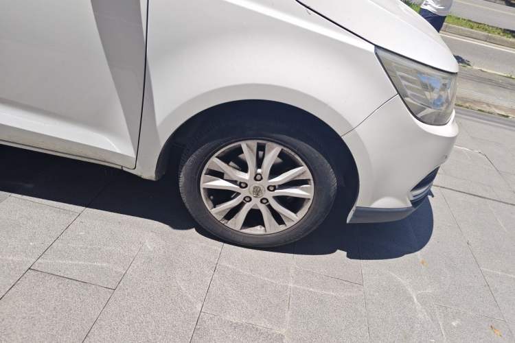 Used Baojun 730 2016 1.5L Manual Standard Version 7 Seats Right Front Wheel Hub