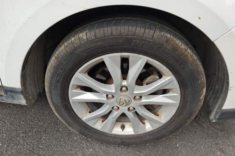 Used Baojun 730 2016 1.5L Manual Comfort Version 7 Seats China V Emission Standard Right Front Wheel Hub