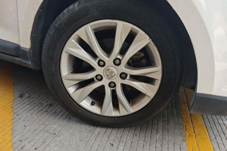 Used Baojun 730 2016 1.5L Manual Comfort Version 7 Seats China V Emission Standard Right Front Wheel Hub