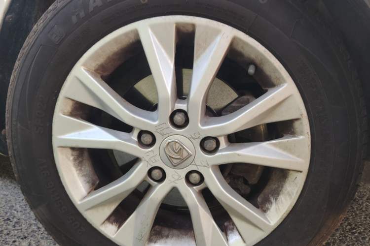Used Baojun 730 2016 1.5T Manual Luxury Edition 7 Seats Right Front Wheel Hub