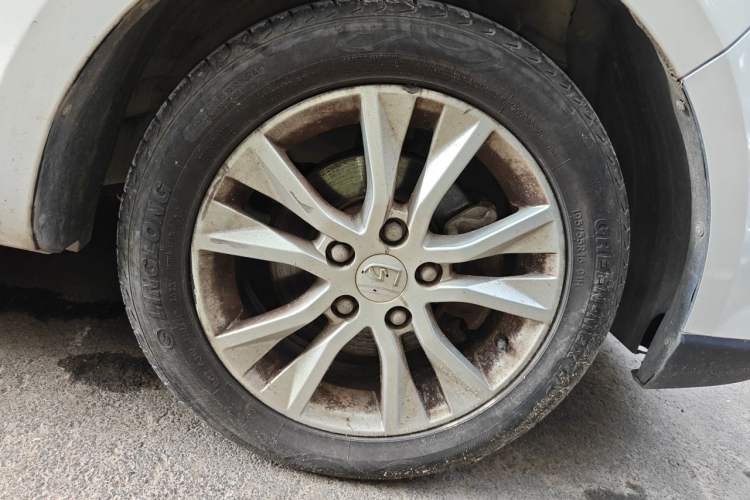 Used Baojun 730 2016 Revised 1.5L Manual Standard Version 7 Seats China V Emission Standard Right Front Wheel Hub