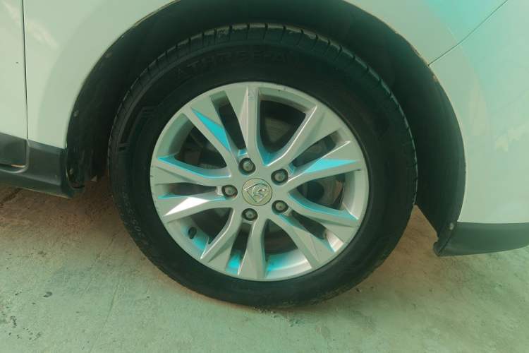 Used Baojun 730 2016 1.5L Manual Comfort Version 7 Seats China V Emission Standard Right Front Wheel Hub