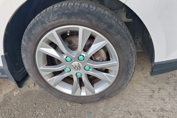 Used Baojun 730 2016 1.5L Manual Comfort Version 7 Seats China V Emission Standard Right Front Wheel Hub