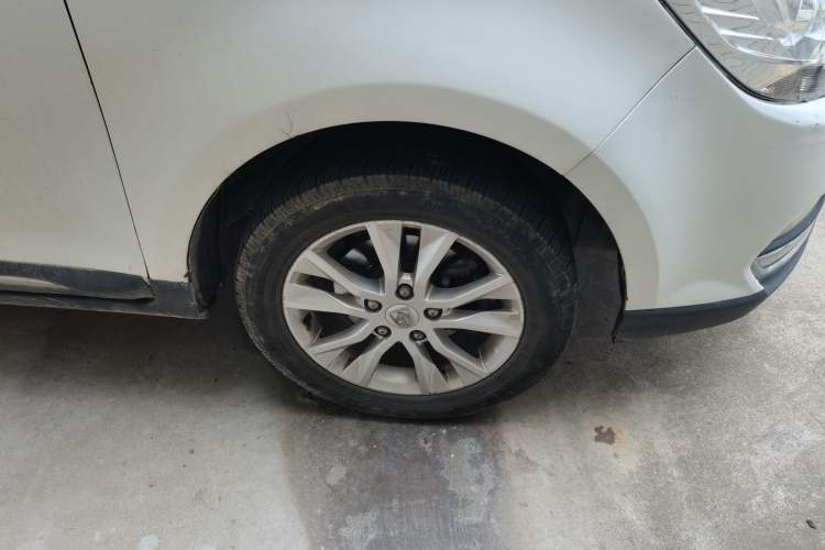 Used Baojun 730 2016 1.5L Manual Comfort Version 7 Seats China V Emission Standard Right Front Wheel Hub