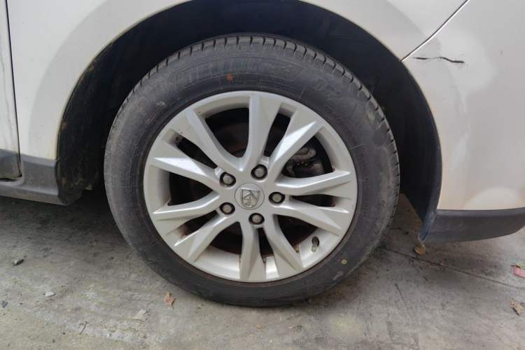 Used Baojun 730 2016 1.5L Manual Comfort Version 7 Seats China V Emission Standard Right Front Wheel Hub