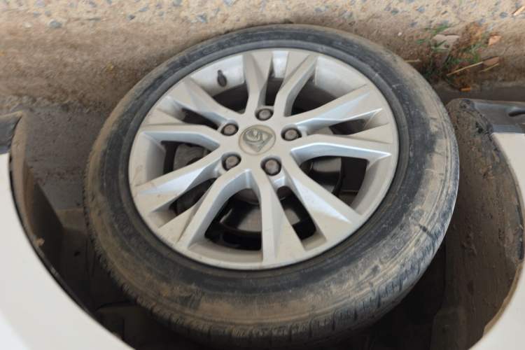 Used Baojun 730 2016 1.5L Manual Luxury Edition 7 Seats Right Front Wheel Hub