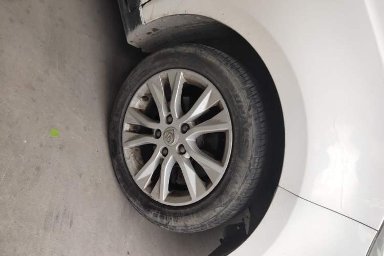Used Baojun 730 2016 1.5L Manual Comfort Version 7 Seats China V Emission Standard Right Front Wheel Hub