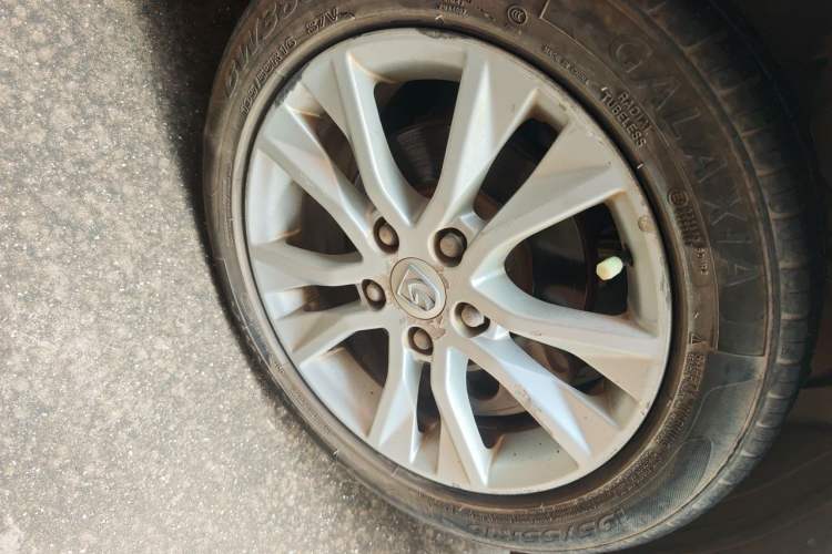 Used Baojun 730 2016 1.5L Manual Comfort Version 7 Seats China V Emission Standard Right Front Wheel Hub