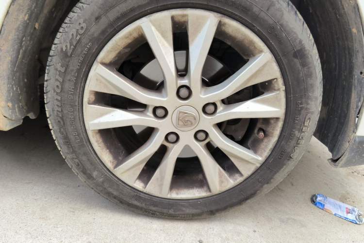 Used Baojun 730 2016 1.5L Manual Luxury Edition 7 Seats Right Front Wheel Hub