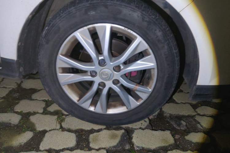 Used Baojun 730 2016 1.5L Manual Comfort Version 7 Seats China V Emission Standard Right Front Wheel Hub