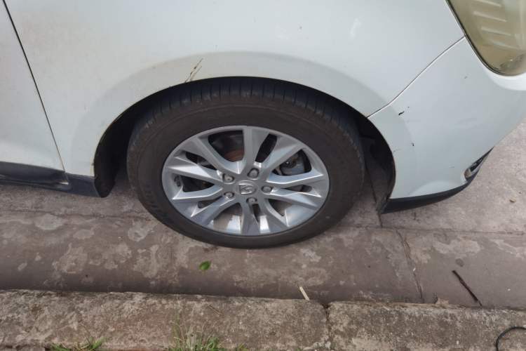 Used Baojun 730 2016 1.5L Manual Comfort Version 7 Seats China V Emission Standard Right Front Wheel Hub