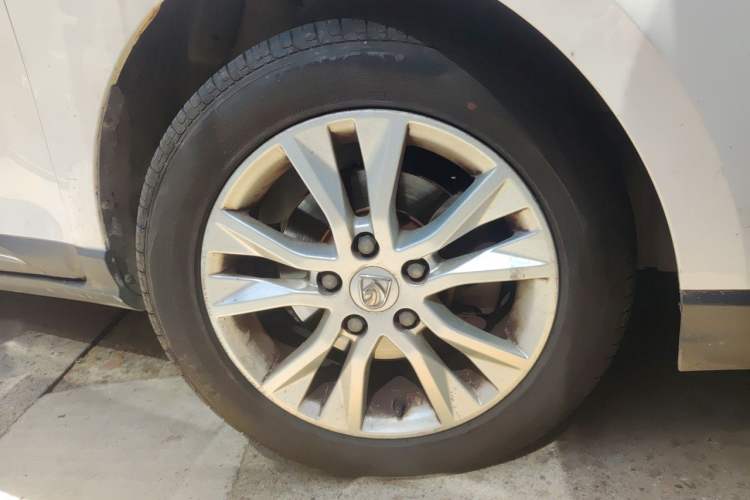 Used Baojun 730 2016 1.5L Manual Comfort Version 7 Seats China V Emission Standard Right Front Wheel Hub