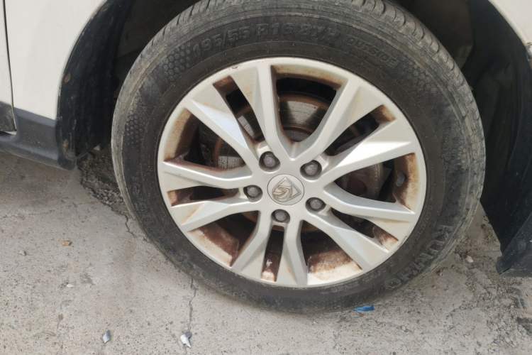 Used Baojun 730 2016 1.5L Manual Comfort Version 7 Seats China V Emission Standard Right Front Wheel Hub
