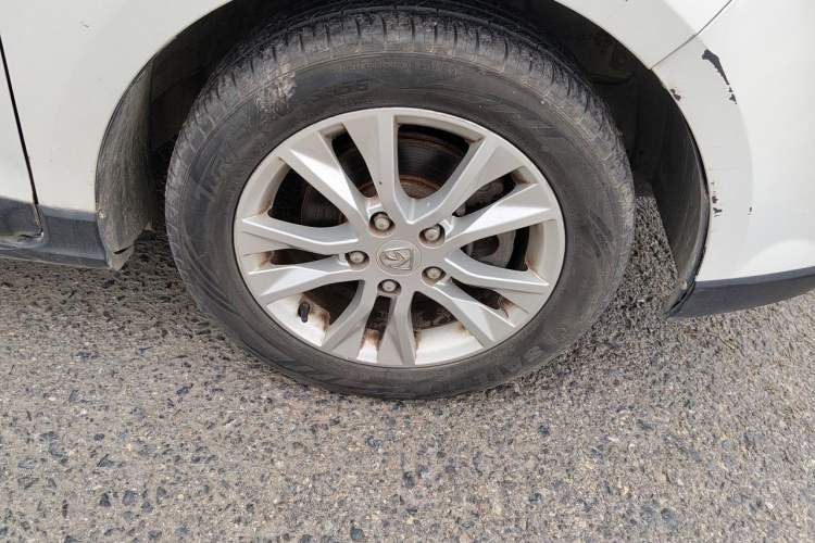 Used Baojun 730 2016 1.5L Manual Comfort Version 7 Seats China V Emission Standard Right Front Wheel Hub