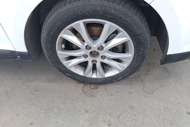 Used Baojun 730 2016 1.5L Manual Luxury Edition 7 Seats Right Front Wheel Hub