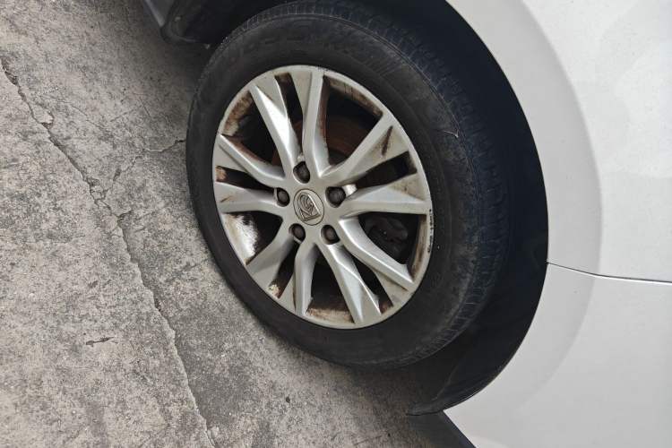 Used Baojun 730 2016 1.5L Manual Comfort Version 7 Seats China V Emission Standard Right Front Wheel Hub