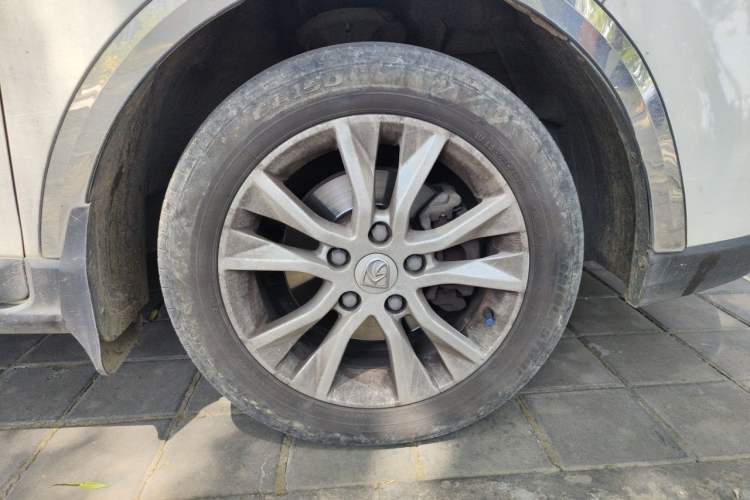 Used Baojun 730 2016 1.5L Manual Comfort Version 7 Seats China V Emission Standard Right Front Wheel Hub