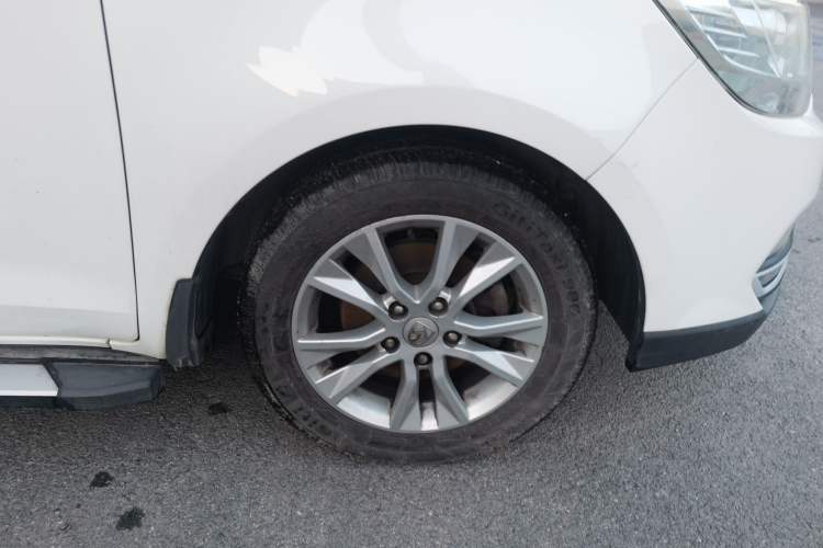 Used Baojun 730 2016 Revised 1.5L Manual Standard Version 7 Seats China V Emission Standard Right Front Wheel Hub
