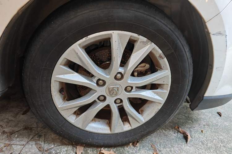 Used Baojun 730 2016 1.8L iAMT Luxury Model 7 Seats Right Front Wheel Hub