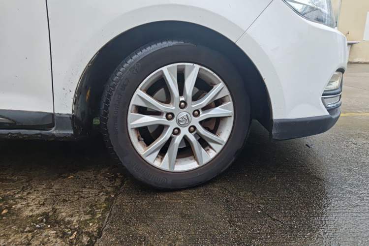 Used Baojun 730 2016 1.5T Manual Luxury Edition 7 Seats Right Front Wheel Hub