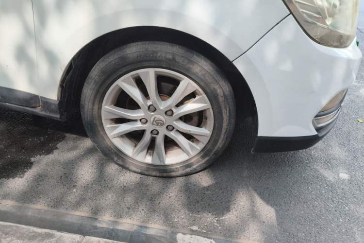 Used Baojun 730 2016 1.5L Manual Comfort Version 7 Seats China V Emission Standard Right Front Wheel Hub