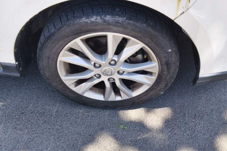 Used Baojun 730 2016 1.5L Manual Comfort Version 7 Seats China V Emission Standard Right Front Wheel Hub