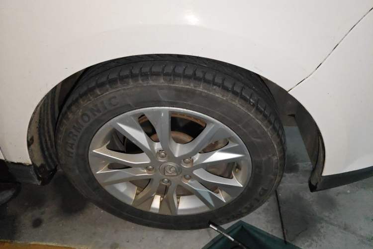 Used Baojun 730 2016 1.5T Manual Comfort Version 7 Seats Right Front Wheel Hub