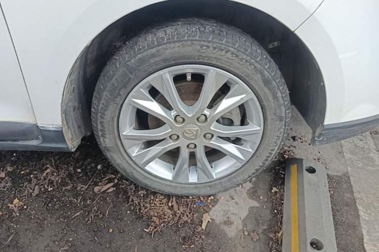 Used Baojun 730 2016 1.5L Manual Standard Version 7 Seats Right Front Wheel Hub
